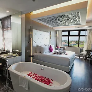 L Hotell