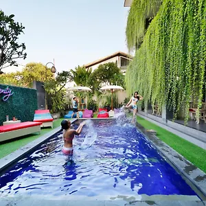 Vansari Hotell